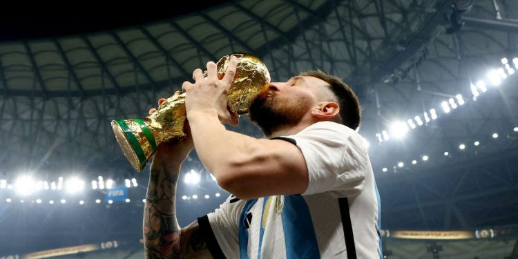 ARGENTINA CONQUISTA O TRICAMPEONATO MUNDIAL E CONSAGRA LIONEL MESSI