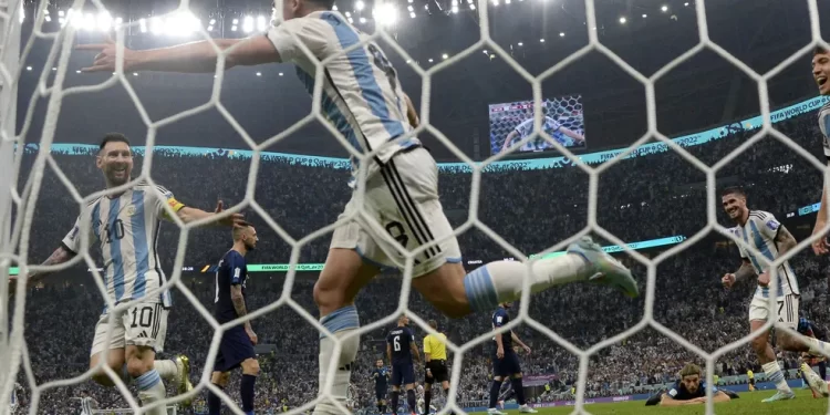 ‘ARGENTINOS SONHAM COM TRI’ E ESGOSTAM PASSAGENS AÉREAS EM 24 HORAS: TODOS EM DOHA NA FINAL