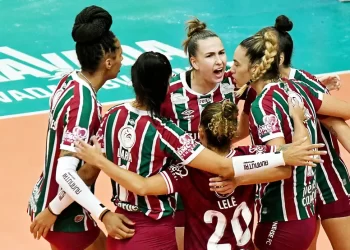FLUMINENSE NA VICE-LIDERANÇA DA SUPERLIGA