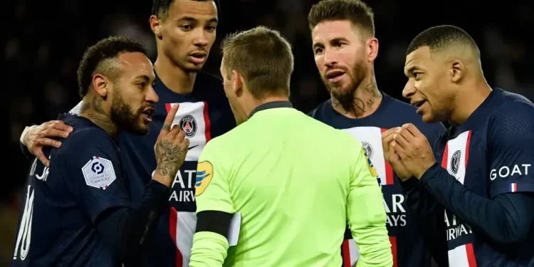 NEYMAR É EXPULSO POR DAR TAPA NA CARA E SIMULAR FALTA EM JOGO DO PSG