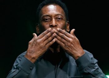 PELÉ PIORA DIZ BOLETIM MÉDICO