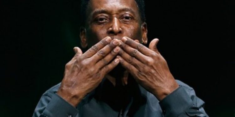 PELÉ PIORA DIZ BOLETIM MÉDICO