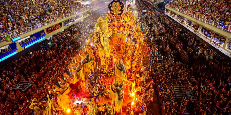 INGRESSOS PARA DESFILE DAS ESCOLAS DE SAMBA DO RIO COMEÇAM A SER VENDIDOS