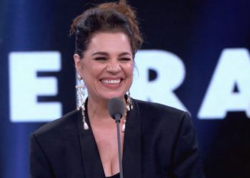 ISABEL TEIXEIRA SE DESTACA EM PREMIAÇÃO