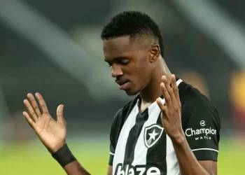 JEFFINHO VALORIZADO NO FOGÃO CHAMA ATENÇÃO DO SHAKHTAR DONETSK