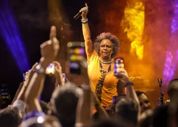 SANDRA DE SÁ SE APRESENTA SÁBADO EM BARRA MANSA