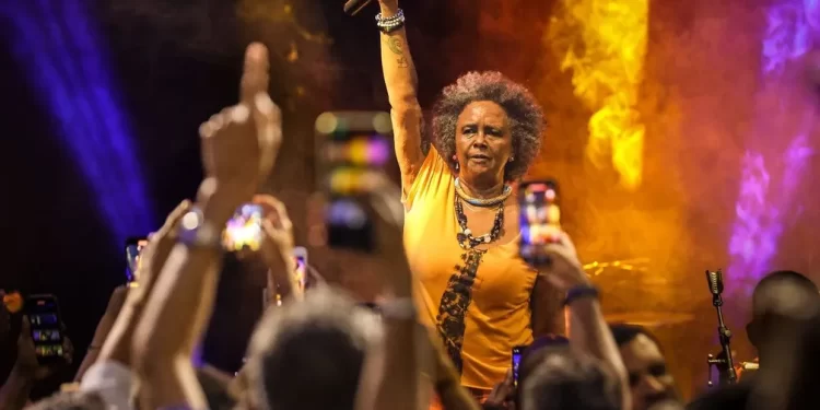 SANDRA DE SÁ SE APRESENTA SÁBADO EM BARRA MANSA