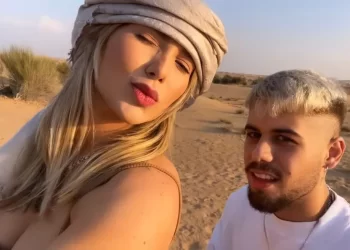 VIRGINIA E ZÉ FELIPE EM DUBAI SE DIVERTEM EM PASSEIO DE CAMELO PELO DESERTO