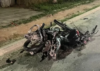 MOTORISTA EMBRIAGADO É PRESO APÓS BATER EM MOTOCICLETA