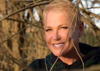 XUXA ESPERTA SE SUBMETEU A UMA LIPO ENQUANTO BRASIL SE DISTRAÍA COM A COPA