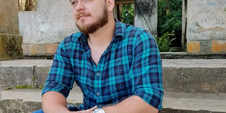 CANTOR SERTANEJO É MORTO A TIROS NA PORTA DE CASA