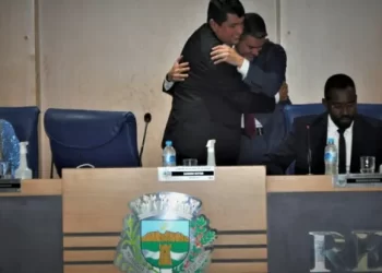 SANDRO RITTON É EMPOSSADO COMO NOVO PRESIDENTE DO LEGISLATIVO RESENDENSE