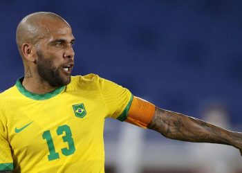 DANI ALVES É DETIDO NA ESPANHA