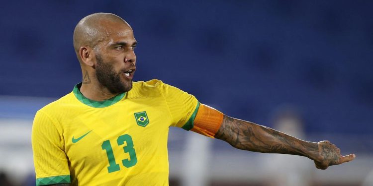 DANI ALVES É DETIDO NA ESPANHA