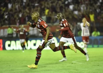 LORRAN APROVEITA OPORTUNIDADE E GAROTOS DO FLA REAGEM NO SEGUNDO TEMPO