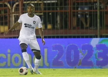 MARLON FREITAS É DISCRETO EM ESTREIA PELO FOGÃO