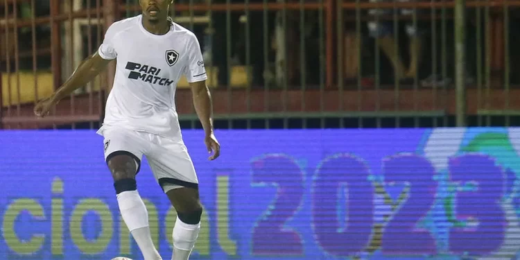 MARLON FREITAS É DISCRETO EM ESTREIA PELO FOGÃO