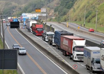 ACIDENTE DEIXA TRÂNSITO LENTO NA SERRA DAS ARARAS