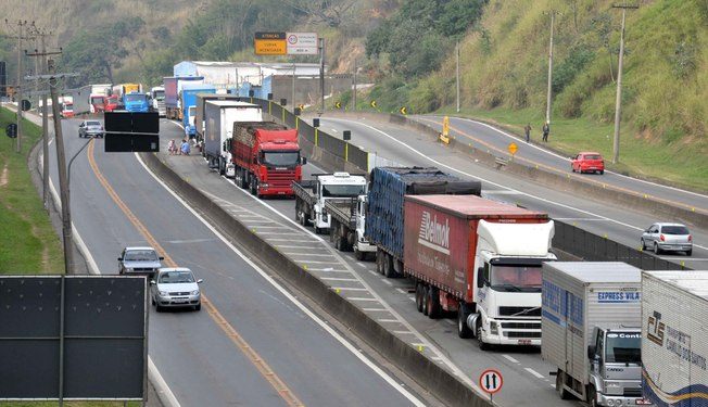 ACIDENTE DEIXA TRÂNSITO LENTO NA SERRA DAS ARARAS
