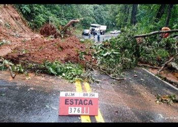 QUEDA DE BARREIRA INTERDITA BR 354 QUE LIGA RIO A CAXAMBU