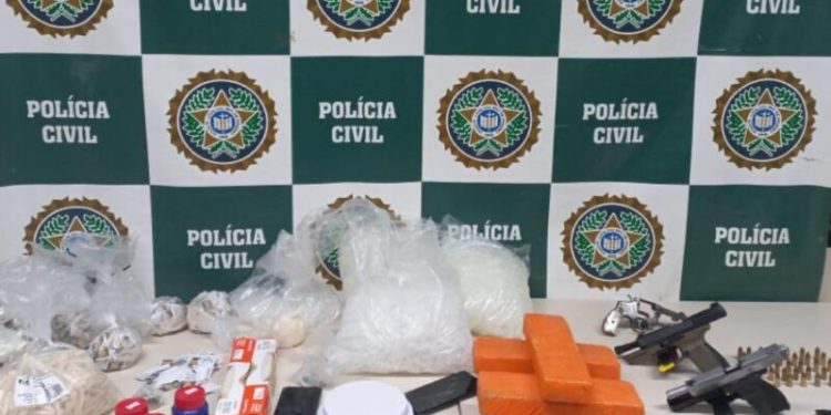 AÇÃO CONJUNTA DA PM E POLÍCIA CIVIL PRENDE CASAL SUSPEITO DE TRÁFICO NO DISTRITO DE VISCONDE DE MAUÁ