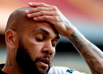 DANIEL ALVES É LEVADO PARA PRESÍDIO DE ESTUPRADORES E ASSASSINOS