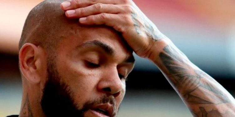 DANIEL ALVES É LEVADO PARA PRESÍDIO DE ESTUPRADORES E ASSASSINOS