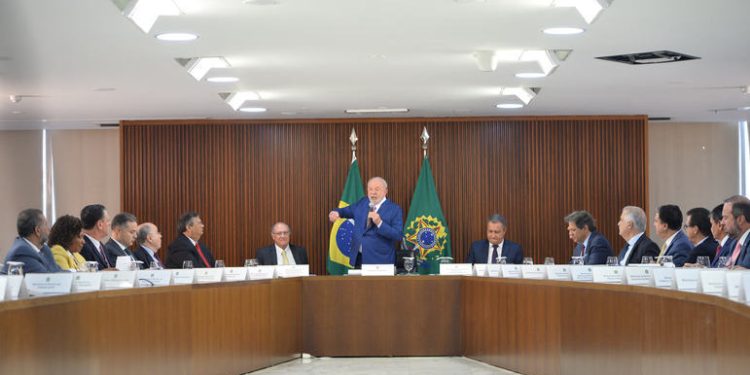 EM 11 DIAS DE GOVERNO, QUATRO MINISTROS DE LULA TÊM MANUTENÇÃO NO CARGO QUESTIONADA