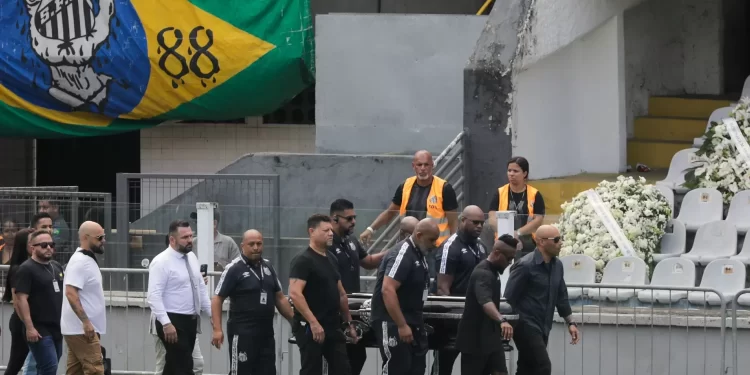 PELÉ SERÁ ENTERRADO NESTA TERÇA EM SANTOS