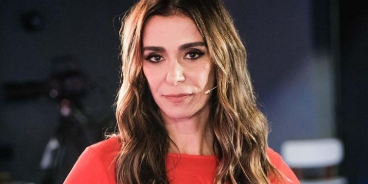 MÔNICA MARTELLI REVELA ESTUPRO NA ADOLESCÊNCIA
