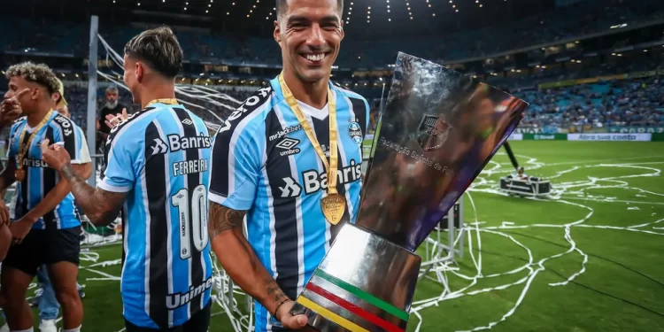 COM 37 MINUTOS EM CAMPO E 3 GOLS, SUÁREZ DEIXA SEU CARTÃO DE VISITA PELO GRÊMIO