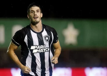 LUCAS PIAZON GANHA ESPAÇO, PORÉM BOTAFOGO NÃO TEM PRESSA POR RENOVAÇÃO