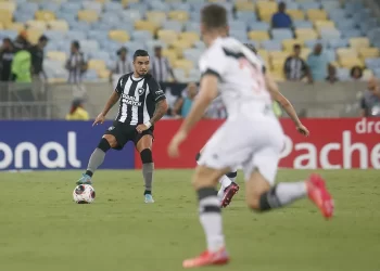 VASCO VENCE BOTAFOGO E ENTRA NO G4 CARIOCA