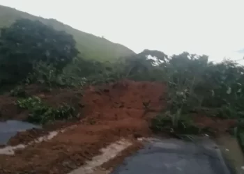QUEDA DE BARREIRA INTERDITA SERRA DAS ARARAS NOS DOIS OS SENTIDOS