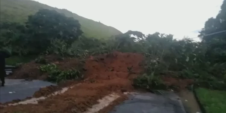 QUEDA DE BARREIRA INTERDITA SERRA DAS ARARAS NOS DOIS OS SENTIDOS