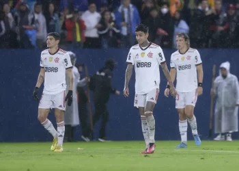 FLAMENGO DESEMBARCA NO RIO APÓS DERROTA