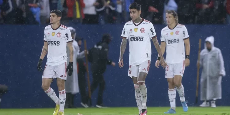 FLAMENGO DESEMBARCA NO RIO APÓS DERROTA