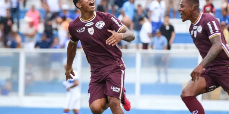 JOHN KENNEDY LIDERA ARTILHARIA DO PAULISTÃO E ANIMA O FLUMINENSE