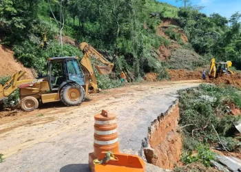 RJ-159 EM QUATIS É INTERDITADA APÓS PARTE DA PISTA CEDER