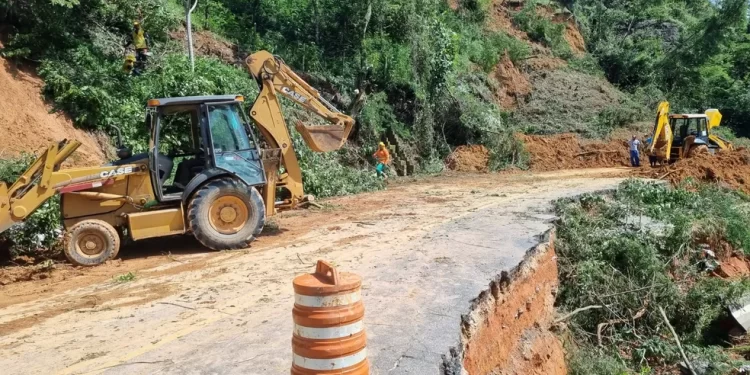 RJ-159 EM QUATIS É INTERDITADA APÓS PARTE DA PISTA CEDER
