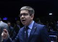 SENADOR RANDOLFE É ALVO DE DENÚNCIA AO CONSELHO DE ÉTICA POR EPISÓDIO QUE ENVOLVE YOUTUBER