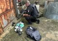 PM FAZ APREENSÃO DE ARMA E DROGAS NA BAIXADA OLARIA