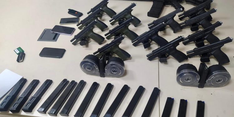PRF APREENDE ARSENAL DE GUERRA EM SEROPÉDICA
