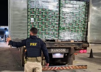 CARGA DE CERVEJA IRREGULAR É APREENDIDA NA DUTRA