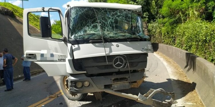 MOTORISTA ALCOOLIZADO PROVOCA ACIDENTE NA DUTRA