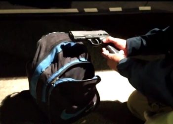 POLICIAIS PRENDEM PASSAGEIRO DE ÔNIBUS TRASPORTANDO PISTOLA DENTRO DE MOCHILA NA DUTRA