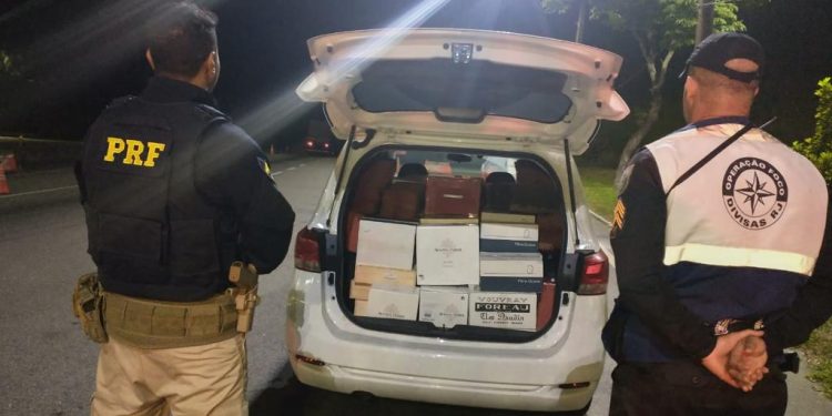 PRF APREENDE 300 GARRAFAS DE VINHO IMPORTADO, TRANSPORTADO COM NOTA FISCAL INVÁLIDA