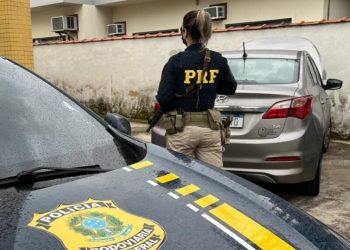 PRF PRENDE LADRÃO E RECUPERA VEÍCULO FURTADO