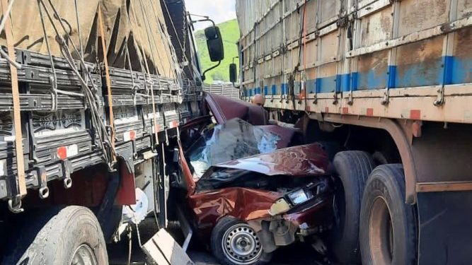 ENGAVETAMENTO DEIXA UM FERIDO NA DUTRA, EM BARRA MANSA