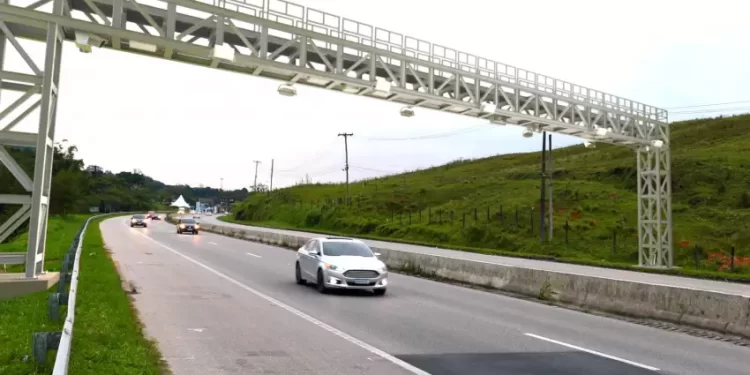 MOTORISTAS PODERÃO PAGAR PEDÁGIO NO SISTEMA ‘FREE FLOW’ NA RIO-SANTOS